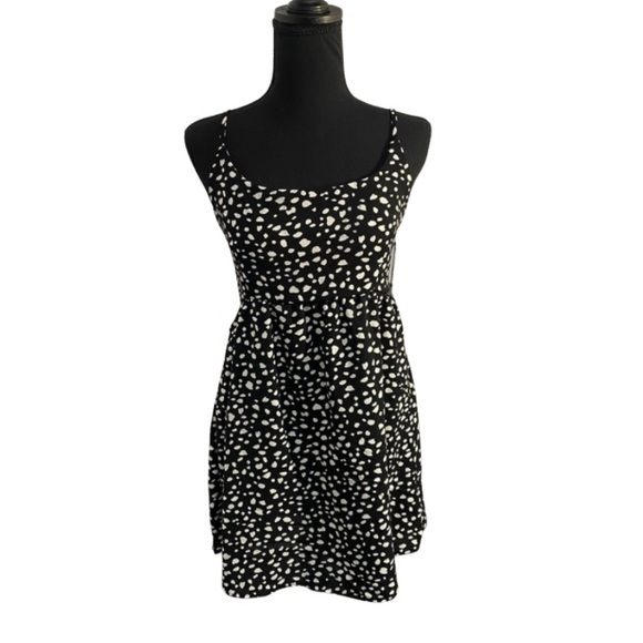 Dresses & Skirts - Black and white dress NWT size large